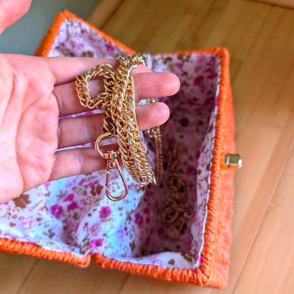 Handcrafted Artisan Crossed Shoulder Bag | Floral Interior With Gold Metal Chain - Picture 6 of 6